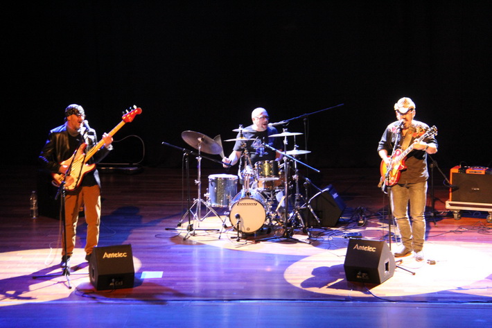 El grupo Stop Blues Band llenó de blues la Casa de la Cultura de  Almuñécar 
